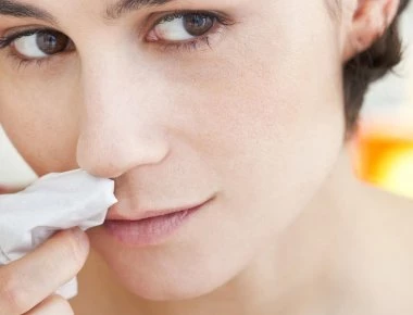 Αίμα από την μύτη: Πώς σταματάει- Τι δεν πρέπει να κάνετε